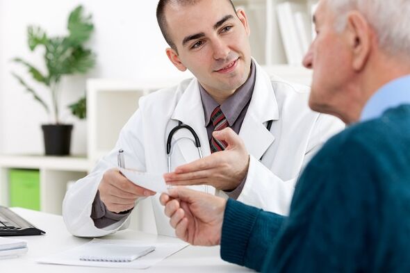 Due to the pathological discharge in men, it goes to the doctor