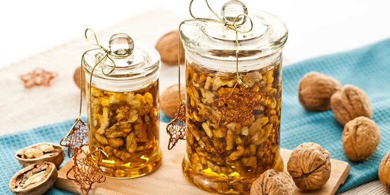 Honey and nuts are healthy foods that can increase men's strength